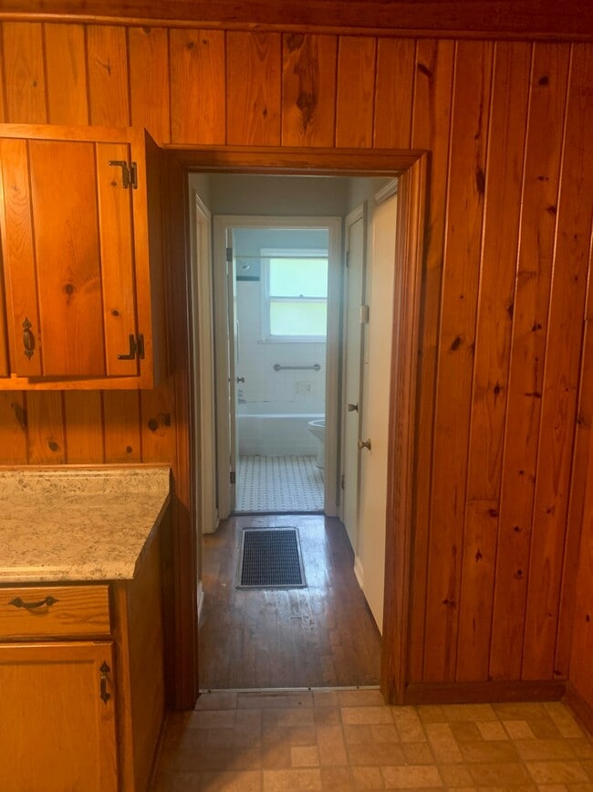 Building Photo - 117 Shadowmoor Dr