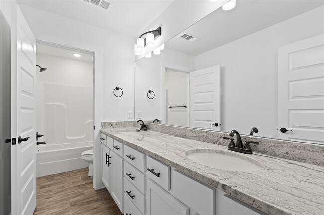 Building Photo - 4206 SW Adams Rd