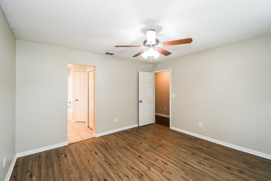 Building Photo - 2041 Hunters Trace Cir