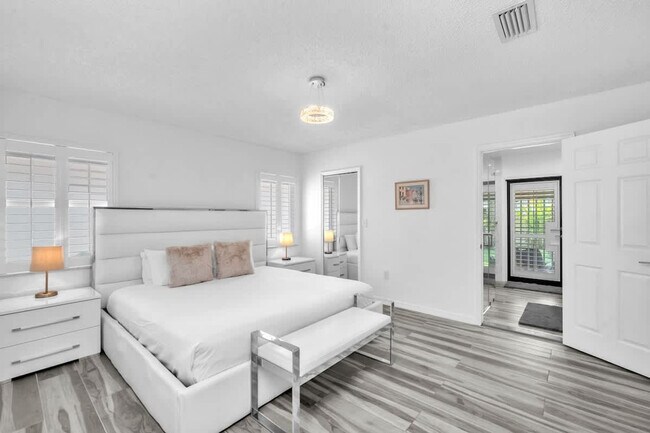 Building Photo - 909 NW 135th Ct