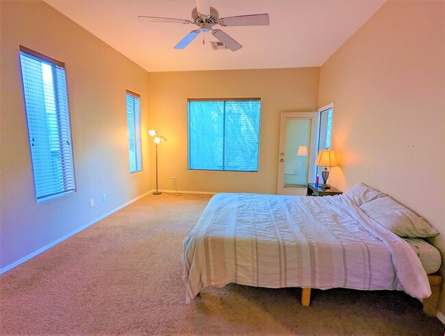 Building Photo - 2241 E Pinchot Ave