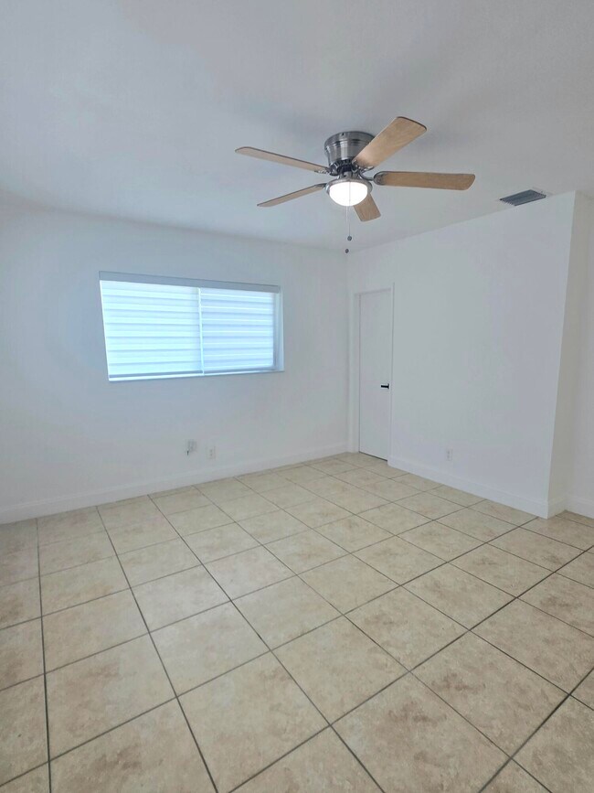 Building Photo - 806 N 31st Ct
