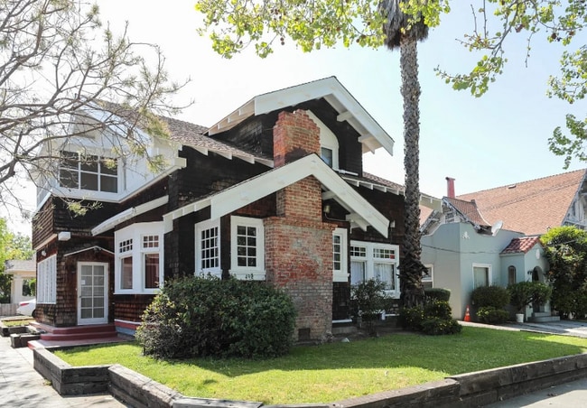 Building Photo - 499 S 5th St
