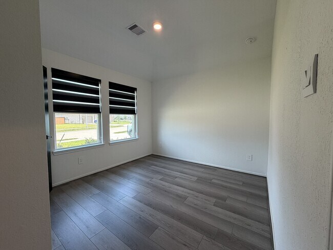 Building Photo - 3101 Emerald Ocean Dr