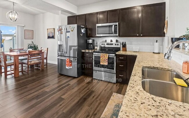 Building Photo - 218 E Chestnut St