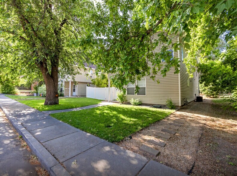 Building Photo - 924 Lowell Ave S