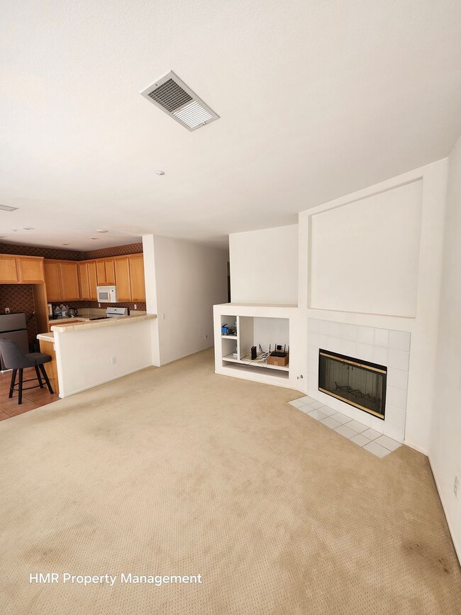 Building Photo - Beautiful two-story in Hunter's Ridge