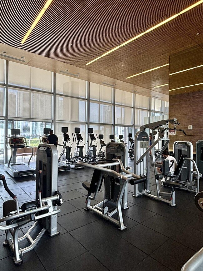 Building Photo - 3451 NE 1st Ave