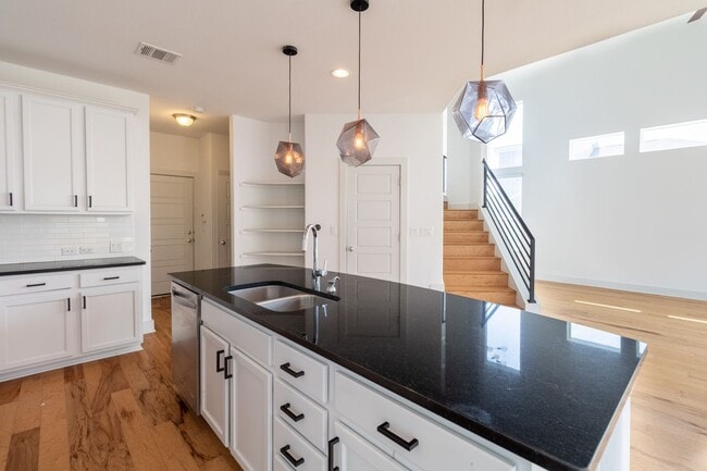 Building Photo - Amazing and peaceful 3/2.5 home in Austin!