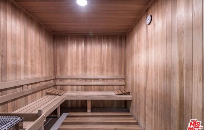 Building Photo - 2160 Century Pk E