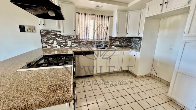 Building Photo - 970 W 14th St