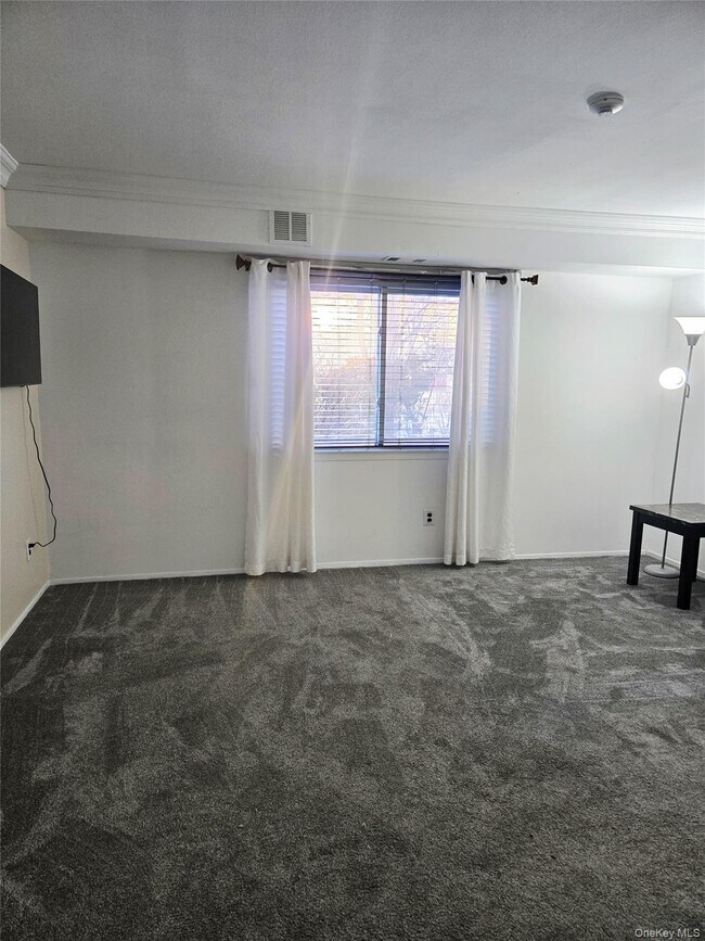 Building Photo - 199 Pointe Cir N