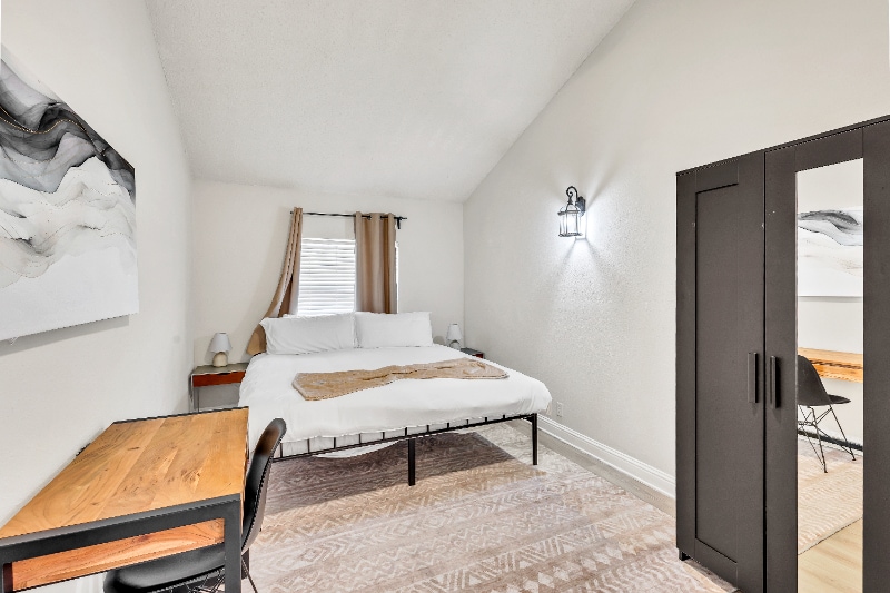 Building Photo - 4603 Lennox Dr