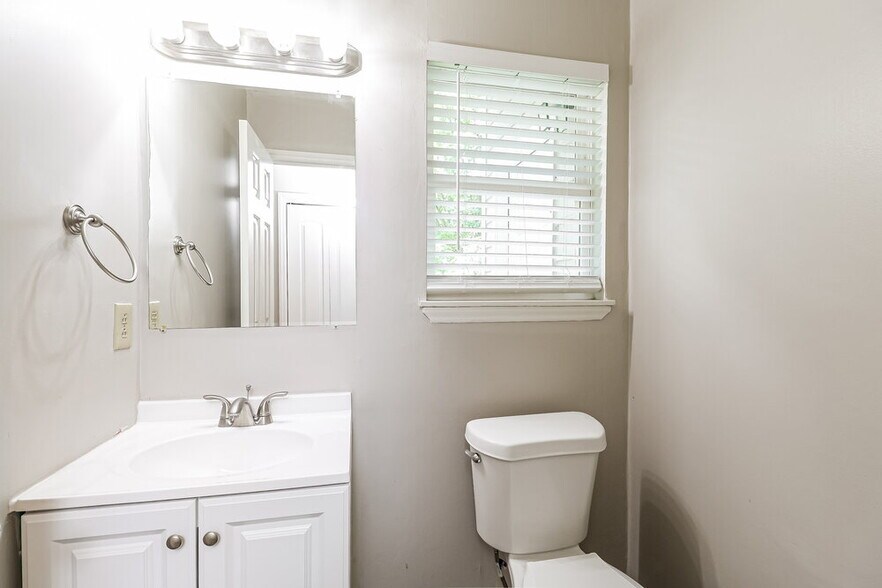 Building Photo - 2341 Castlecomer Dr