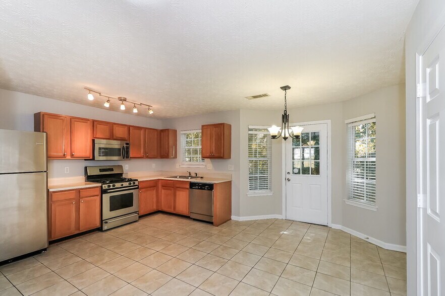 Building Photo - 86 Springbottom Dr SE