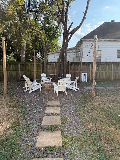 Building Photo - 1308 Genova St