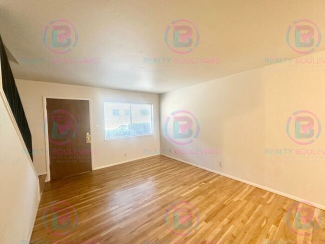 Building Photo - Delightful One-Bedroom + Office Near Idlewild Park