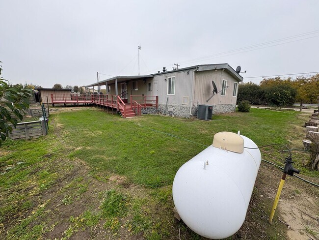 Building Photo - Pleasant Country Home Available Now!