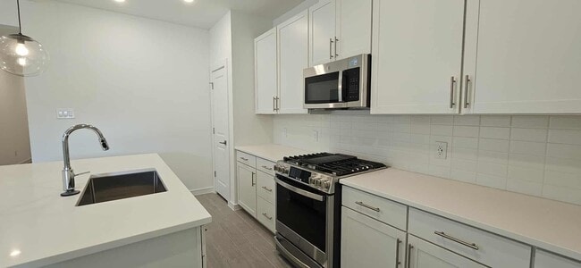 Building Photo - 8422 Bay Oaks Dr