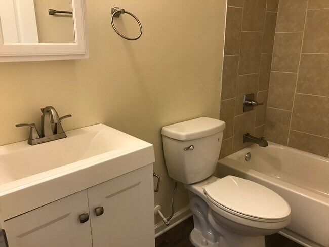 Building Photo - 1136 Drew St