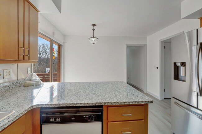 Building Photo - 6469 Fleetwood Dr