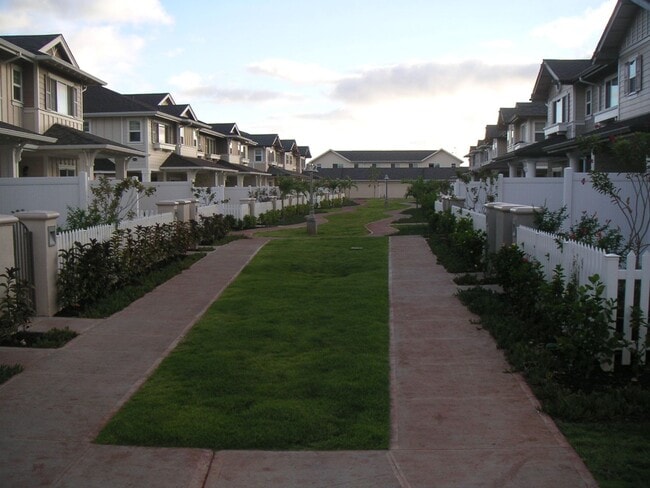 Building Photo - Spinnaker Townhomes at Ocean Pointe