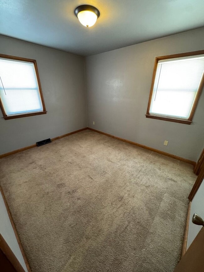 Building Photo - Main level house available for rent