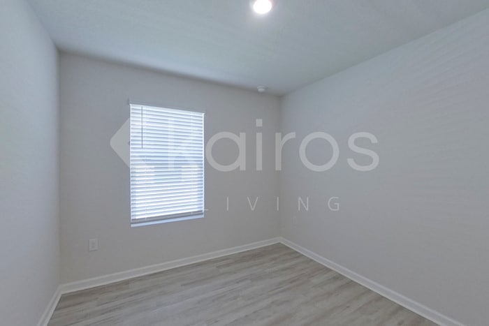 Building Photo - 389 Monarch Ln