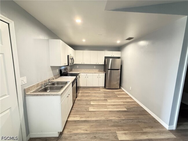 Building Photo - 107 Harold Ave S