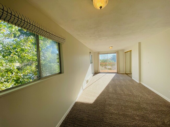 Building Photo - Cute 3 Bedroom Home in the Heart of West S...