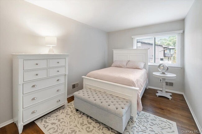 Building Photo - 107 Tennyson Dr