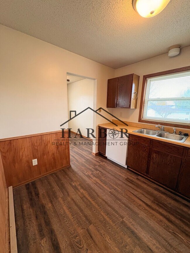 Building Photo - 2426 30th Ave NW