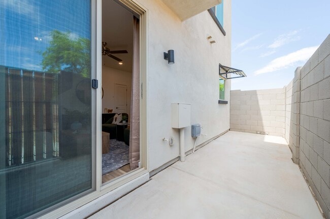 Building Photo - Villas on Van Buren