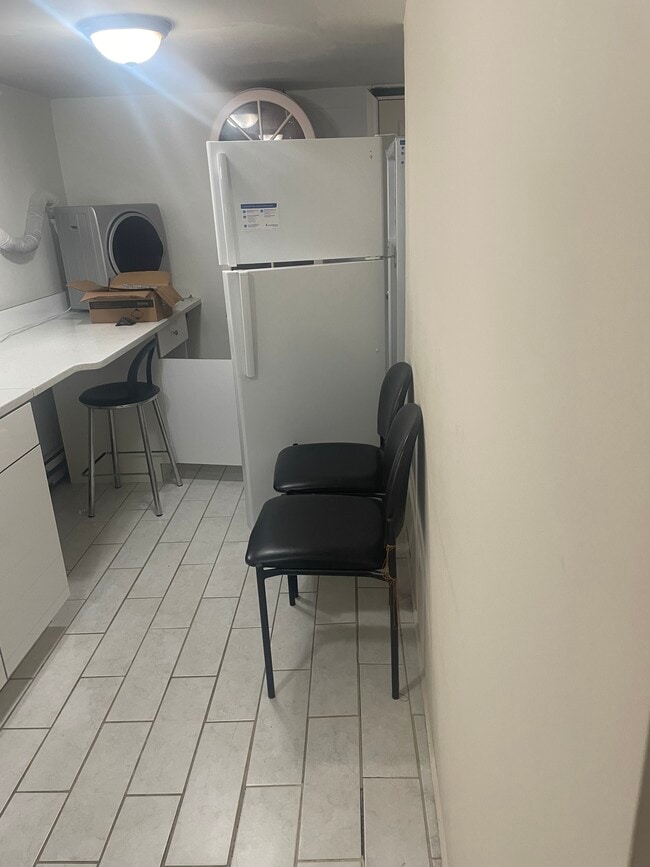 Building Photo - 157 Langham St