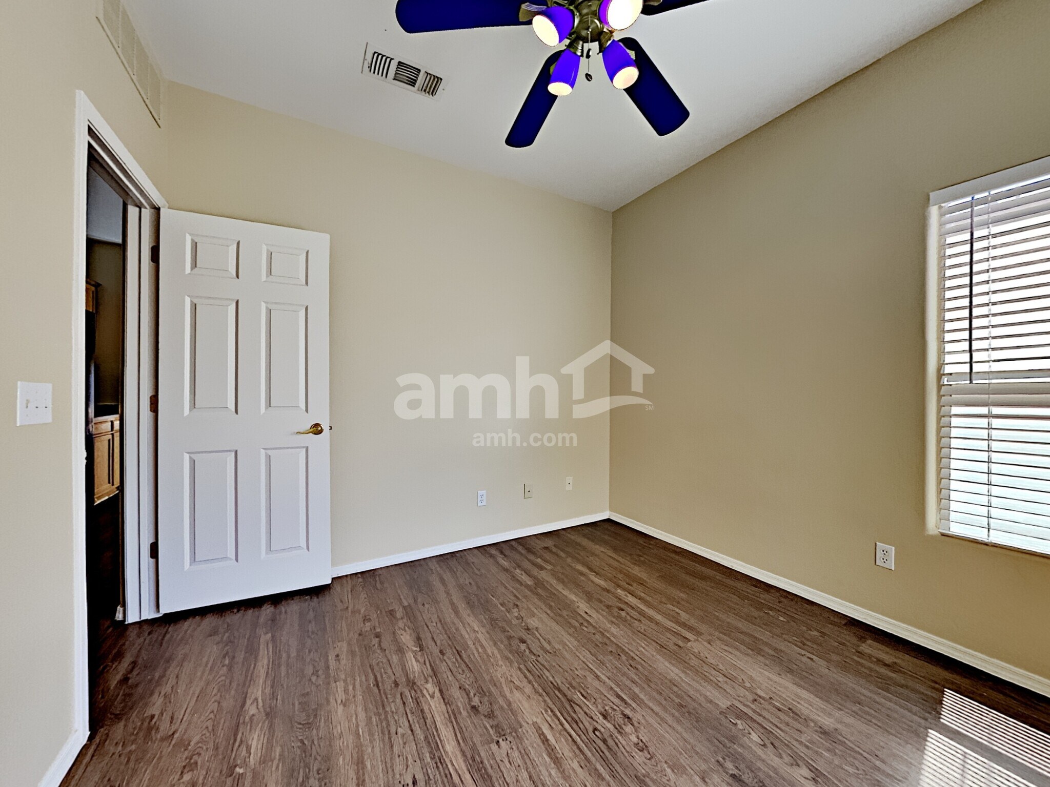 Building Photo - 6653 S Stratosphere Ln