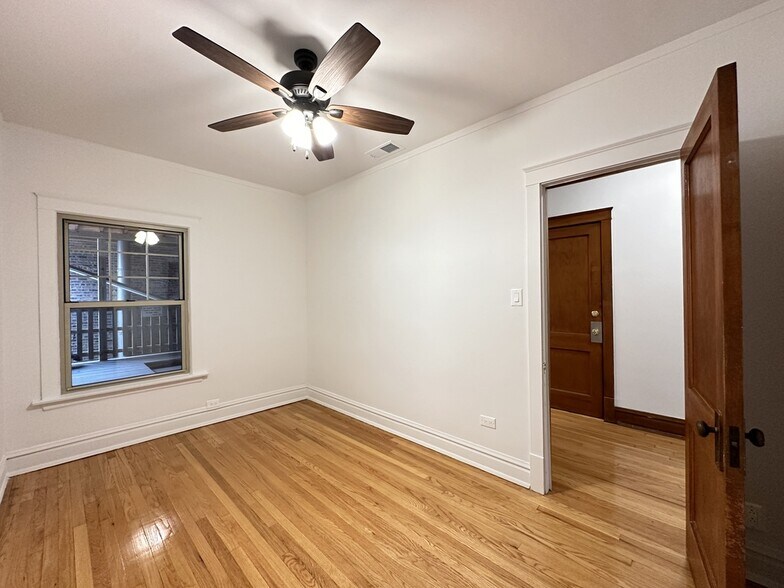 Building Photo - 2121 W Irving Park Rd
