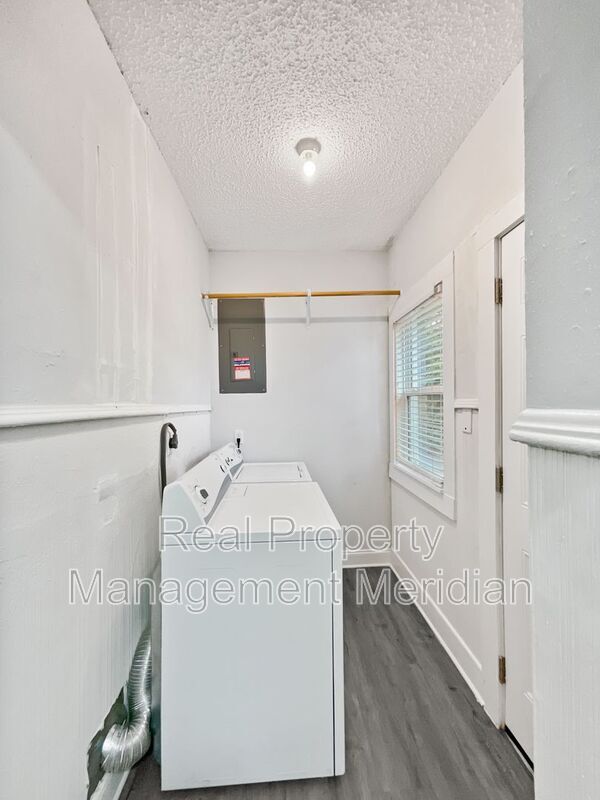 Building Photo - 2204 Berwick Ave