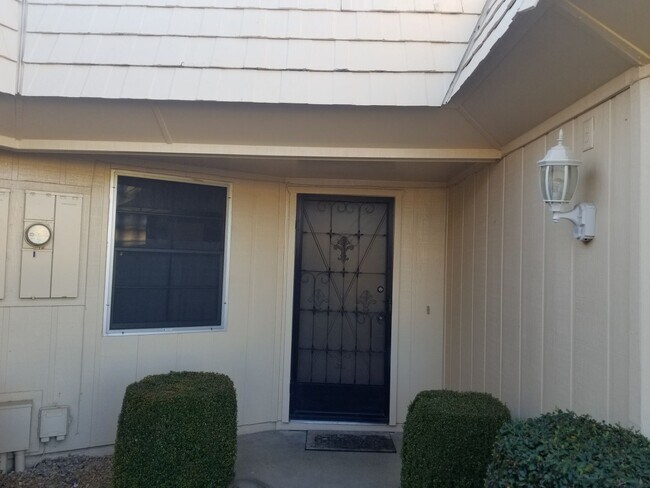 Building Photo - Spacious 2 bedroom 2 bath Condo