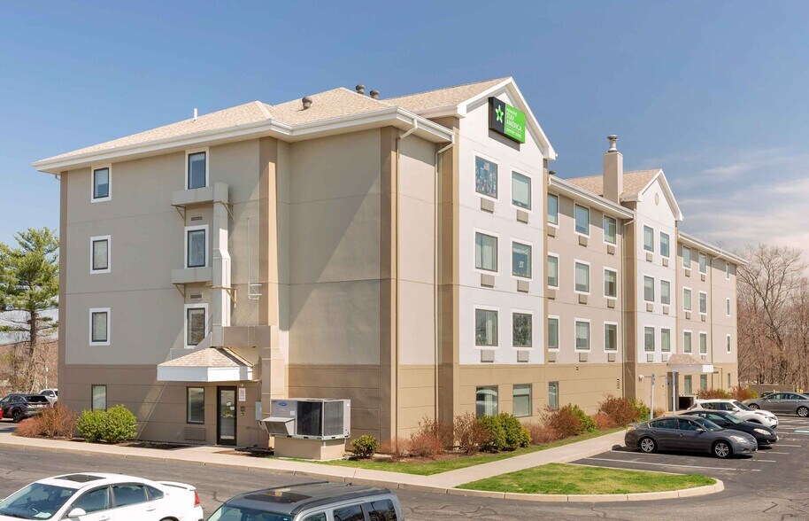 Building Photo - Furnished Studio-Providence - East Providence