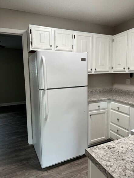 Building Photo - 216 Colonial Heights Rd