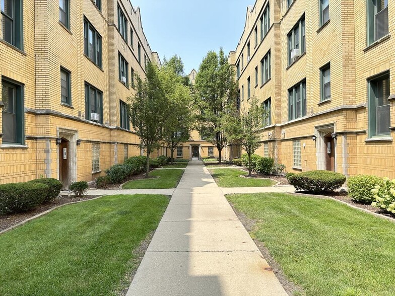 Primary Photo - 2332.5 N Spaulding Ave