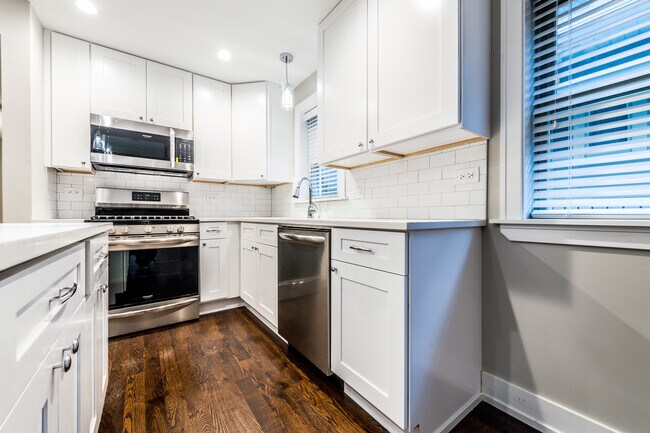 Building Photo - 3822 N Kenneth Ave