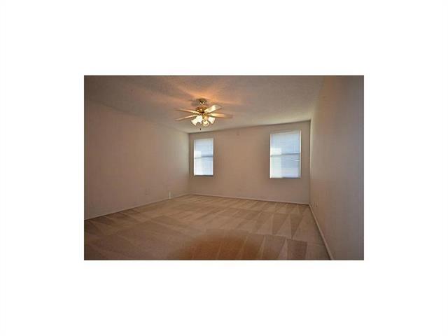 Building Photo - 907 Sanden Blvd