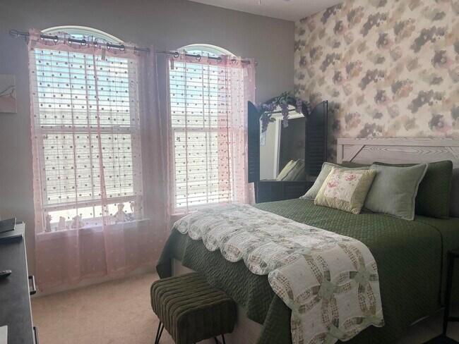 Building Photo - 3792 Alexandria Ave