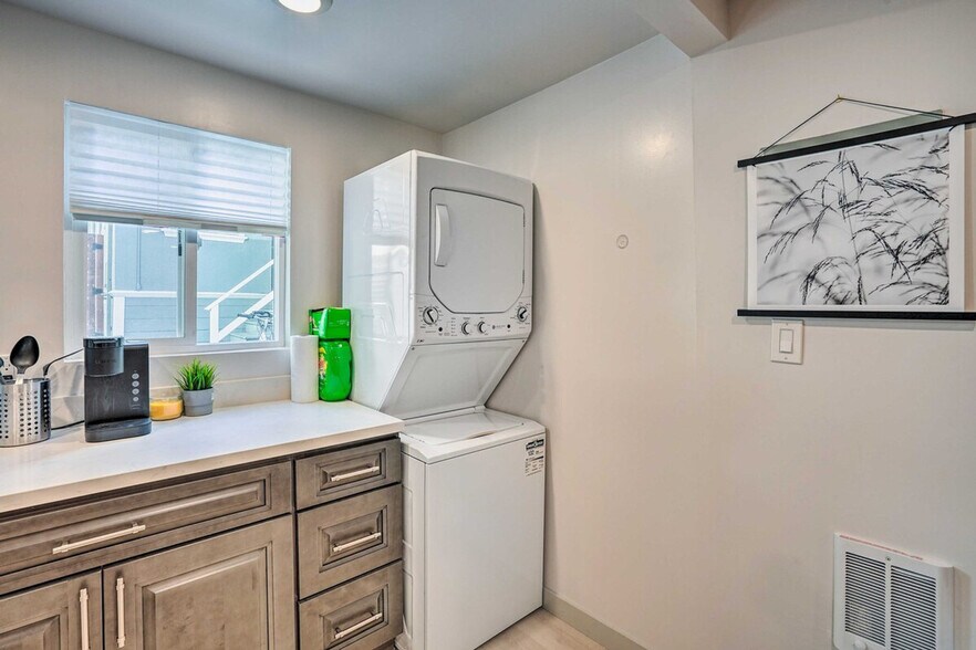 Building Photo - 2715 MacArthur Blvd