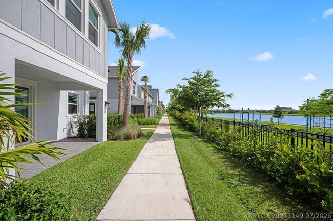 Building Photo - 4574 Longwood Lake Sq