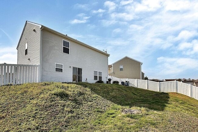 Building Photo - Large 4BD/2.5BA Home in Cabarrus Crossing!