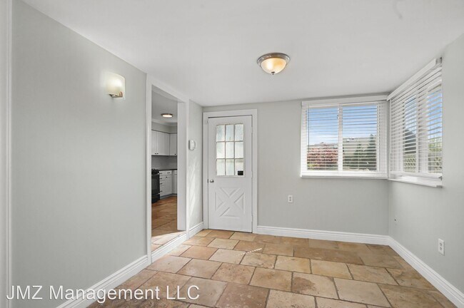 Building Photo - 3 br, 1 bath House - 1391 Rossdale