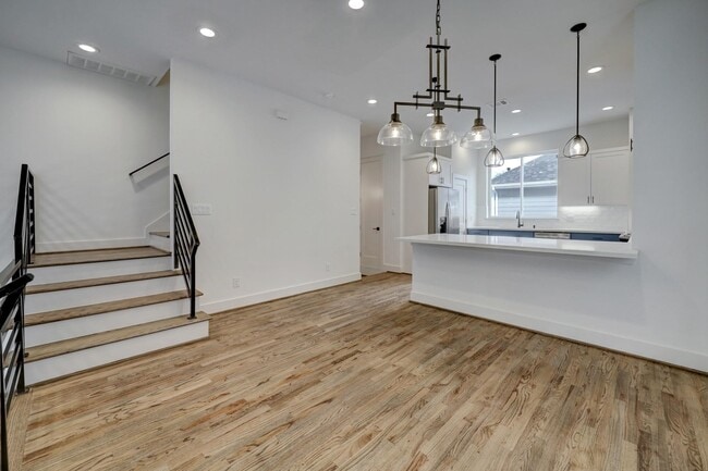 Building Photo - 1535 W 24th St