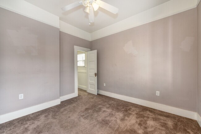 Building Photo - 3837 Y St